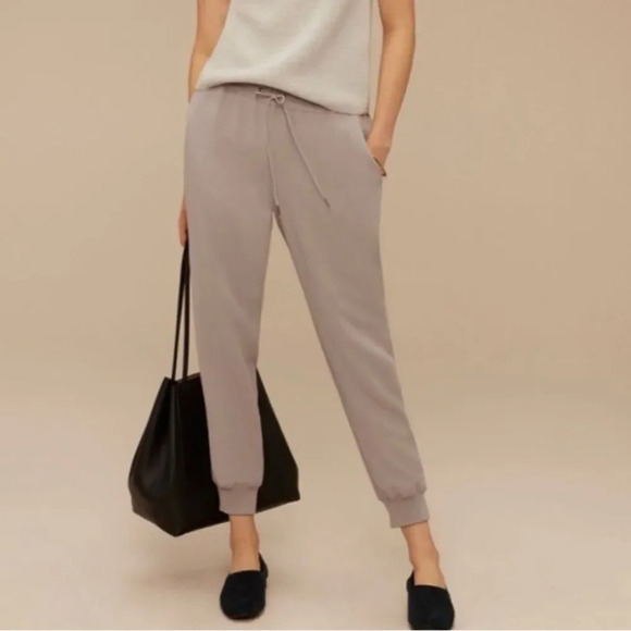 Aritzia Wilfred Buffon Crepe High Rise Jogger Pant Taupe Sz XS - Picture 2 of 13